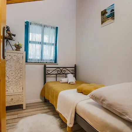 Rustic Imota بيت للعطل